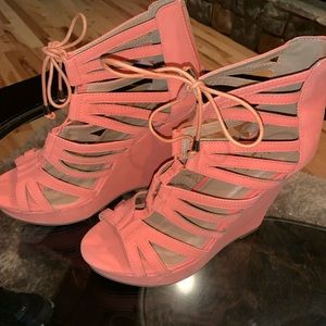 Boutique wedges in peach